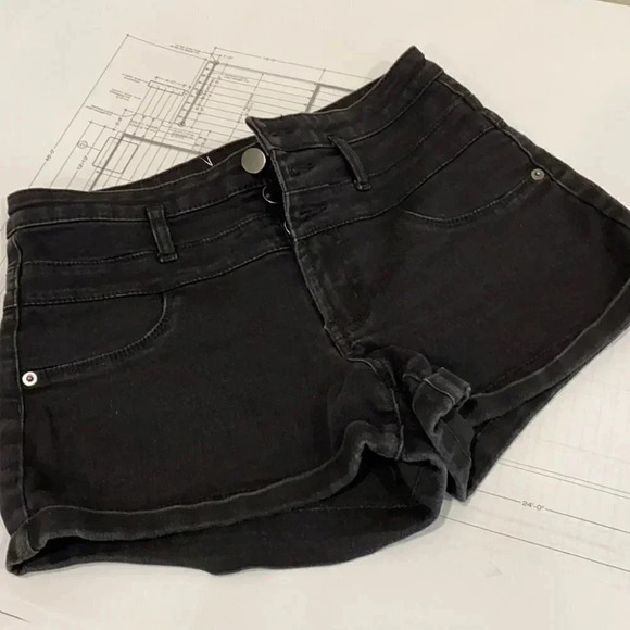 No Boundaries shorts - Picture 1 of 7